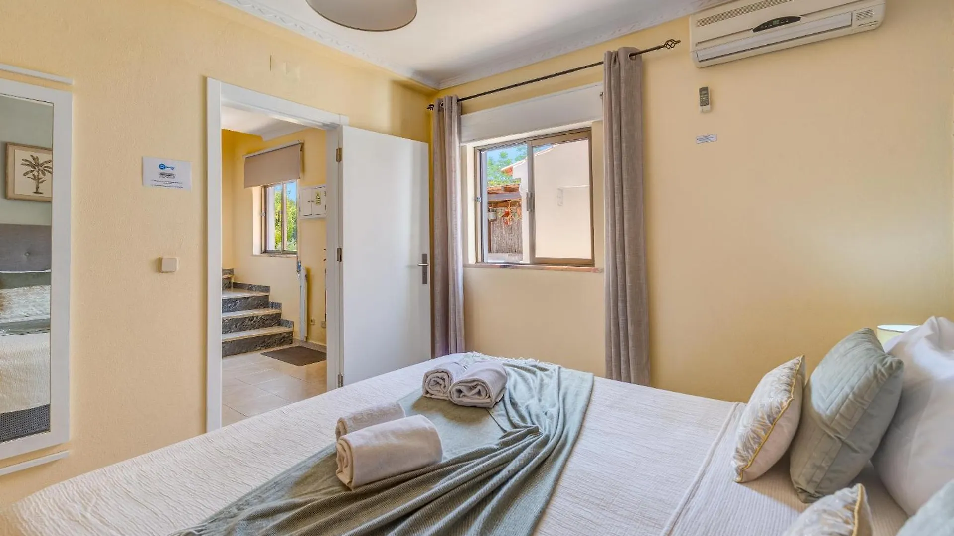 Villa Vila Da Encosta - Private - Heated Swimming Pool - By Bedzy Albufeira