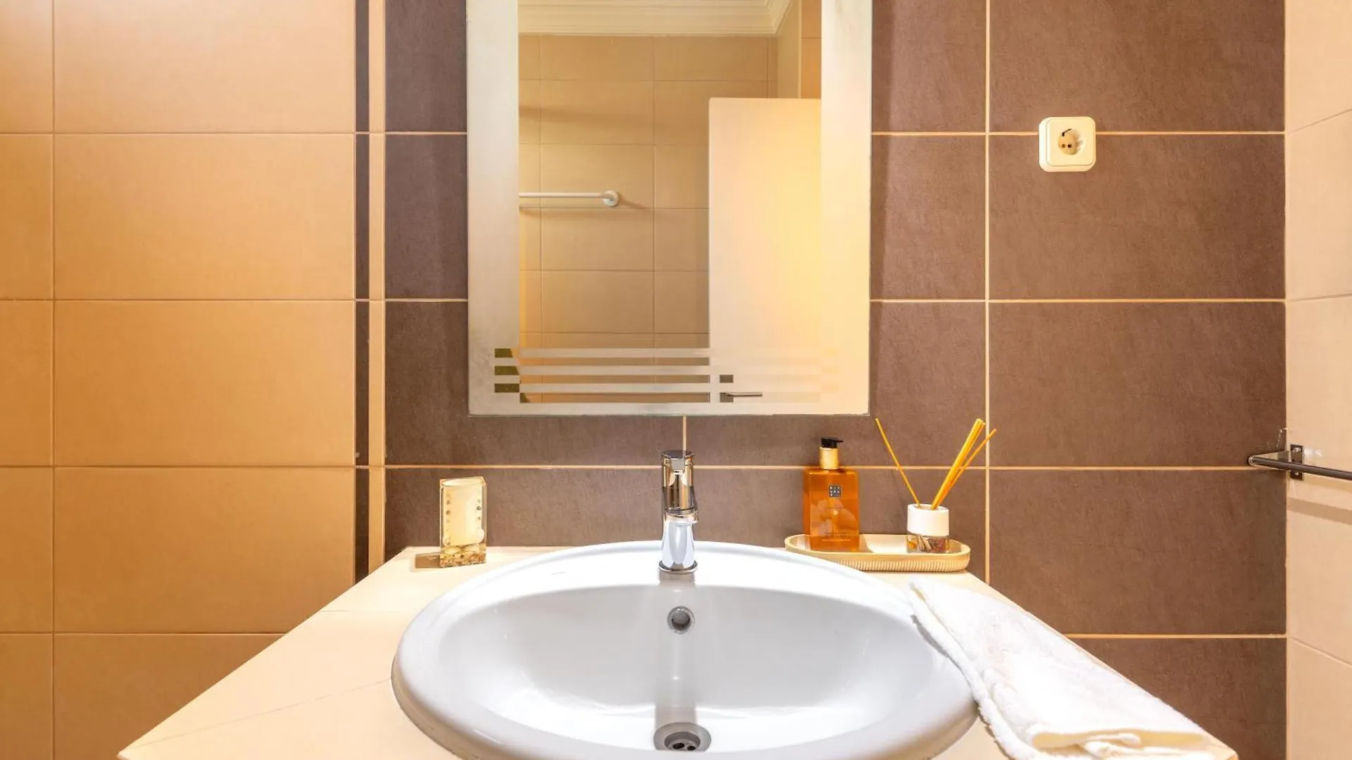 Villa Vila Da Encosta - Private - Heated Swimming Pool - By Bedzy Albufeira